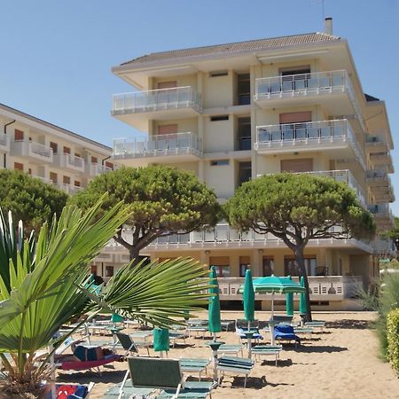 Appartamenti Diplomatic-Residence Fronte Mare-Piazza Torino-Lido Di Jesolo Luaran gambar